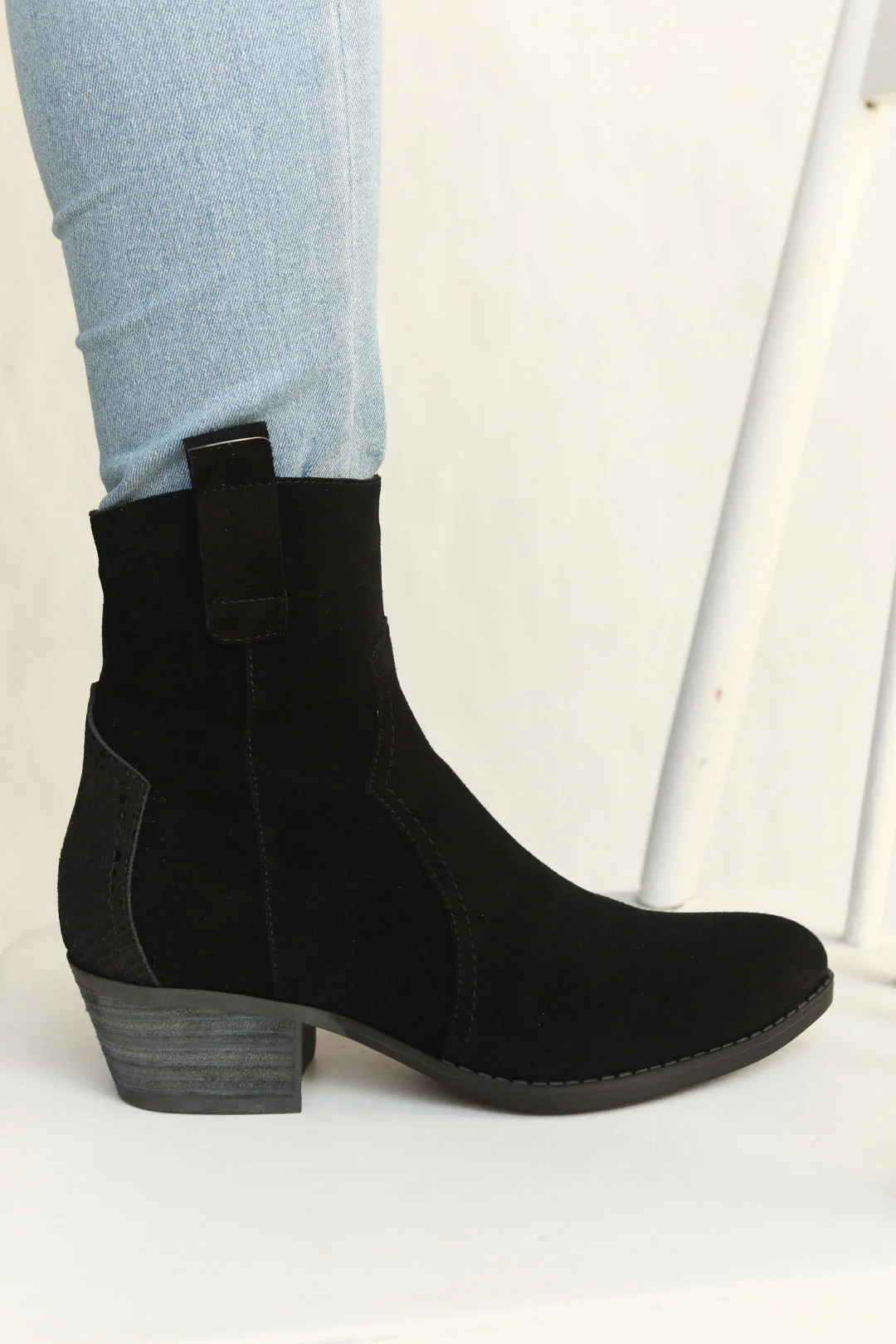Belle Black - Image 5