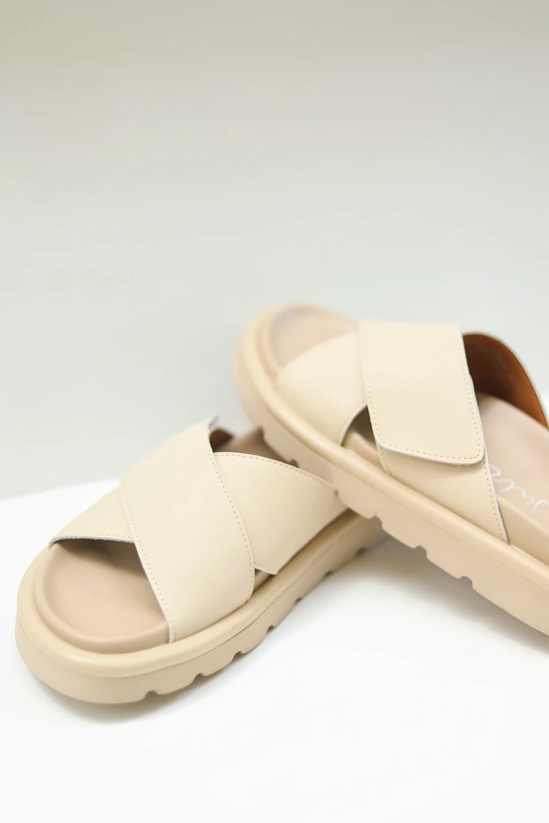 Connor Beige - Image 5