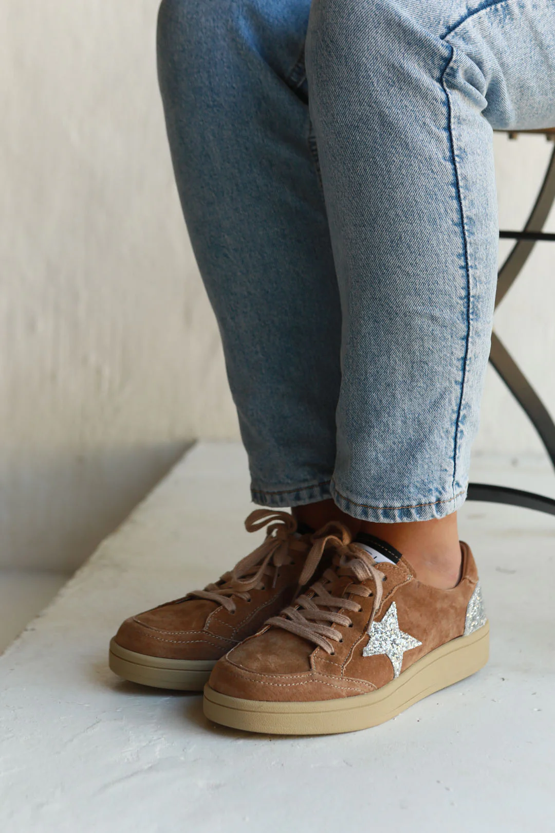 Mia Brown - Image 6