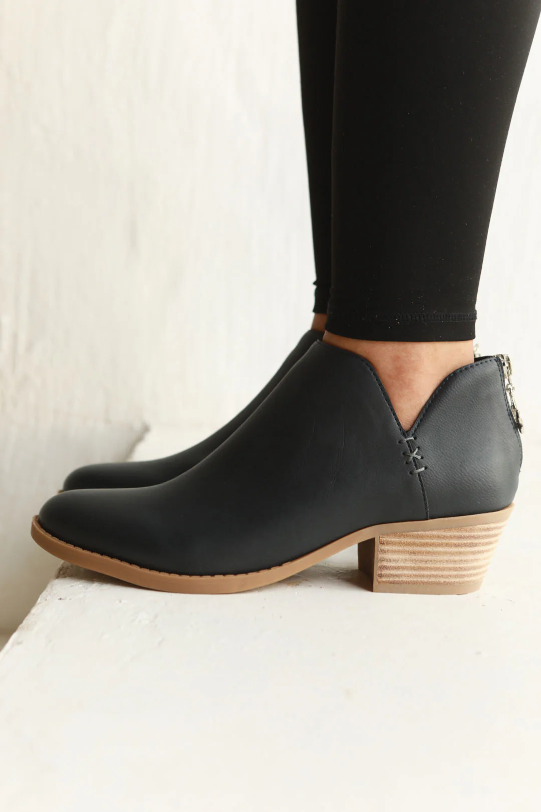 Yara Navy Leather - Image 6