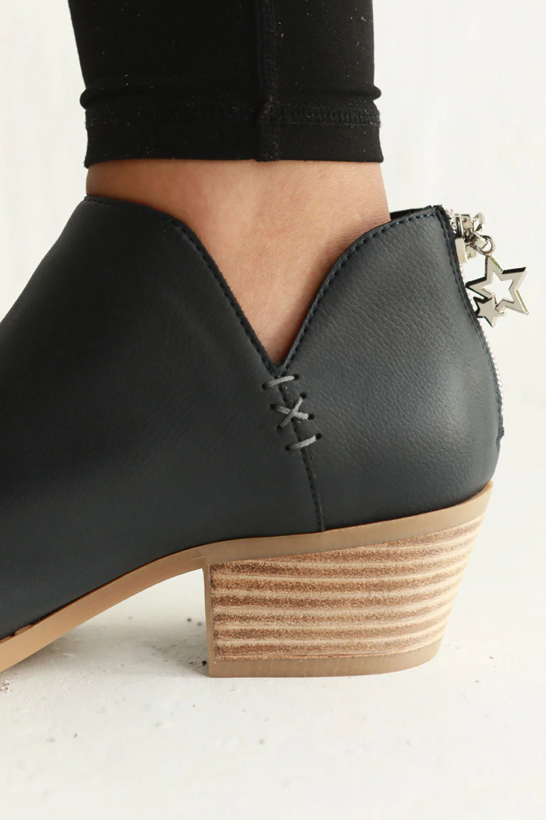 Yara Navy Leather - Image 7